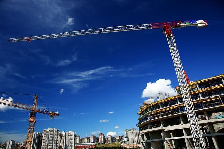 What opportunities are in the construction sector in Peru?