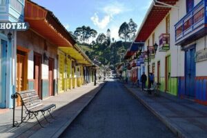 Picture of Colombian street, representing property investment in colombia