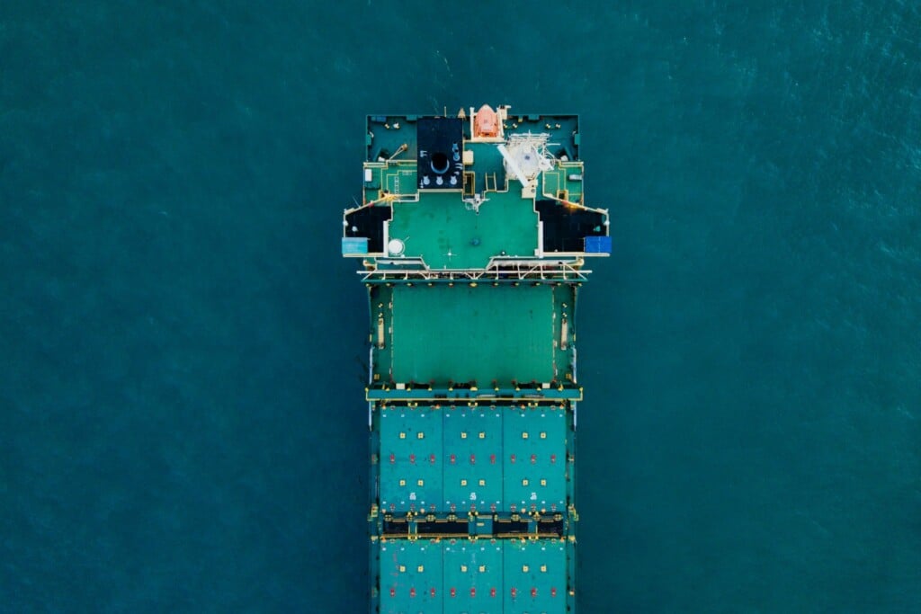 Foto que representa un barco con containers para un artículo sobre Opciones de expansión internacional en Centroamérica