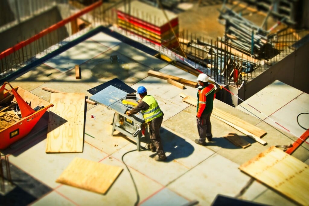 2 men at a construction site in Brazil