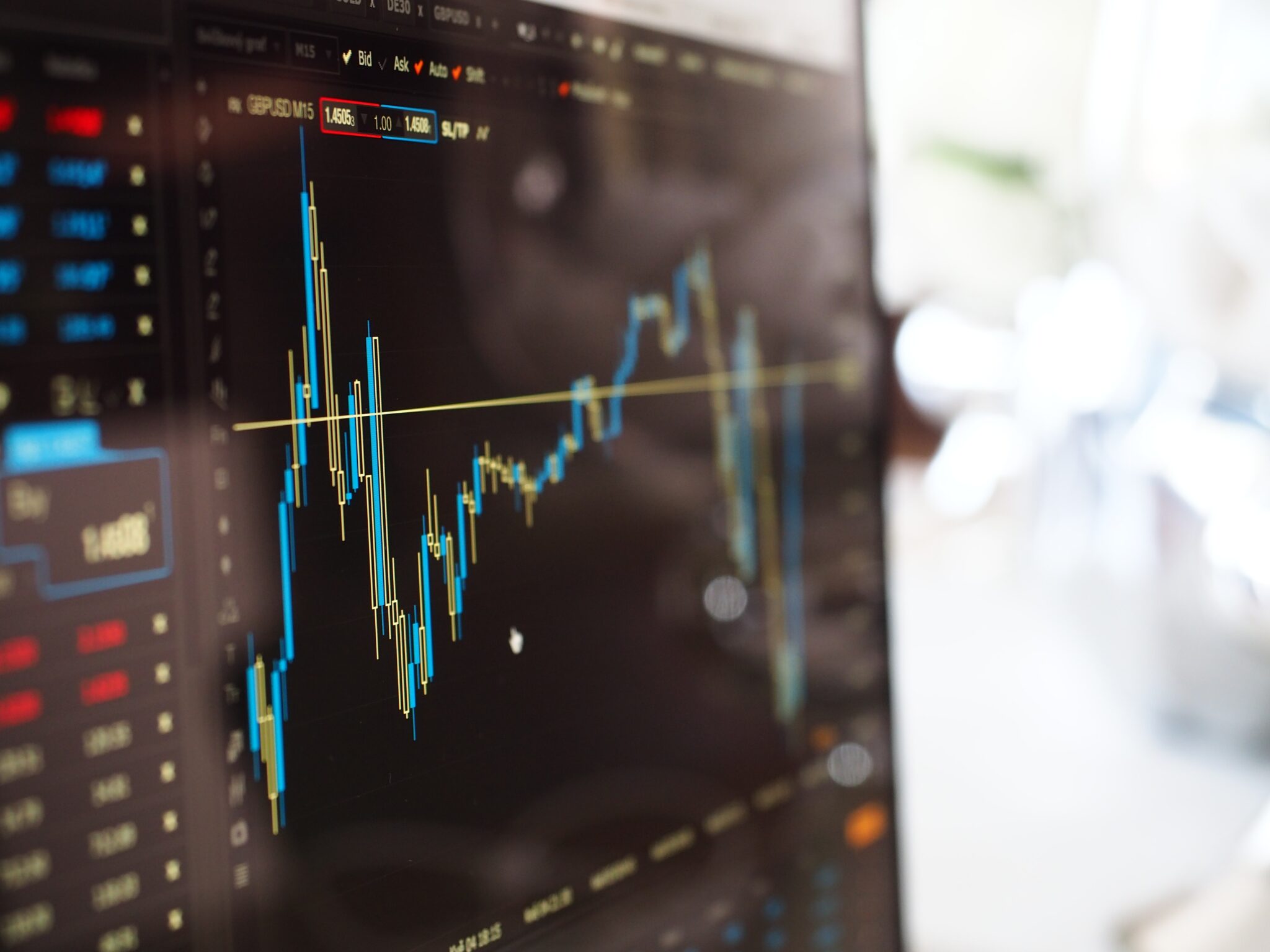 computadora mostrando el aumento do Investimento dos EUA em Hubs de Tecnologia da América Latina