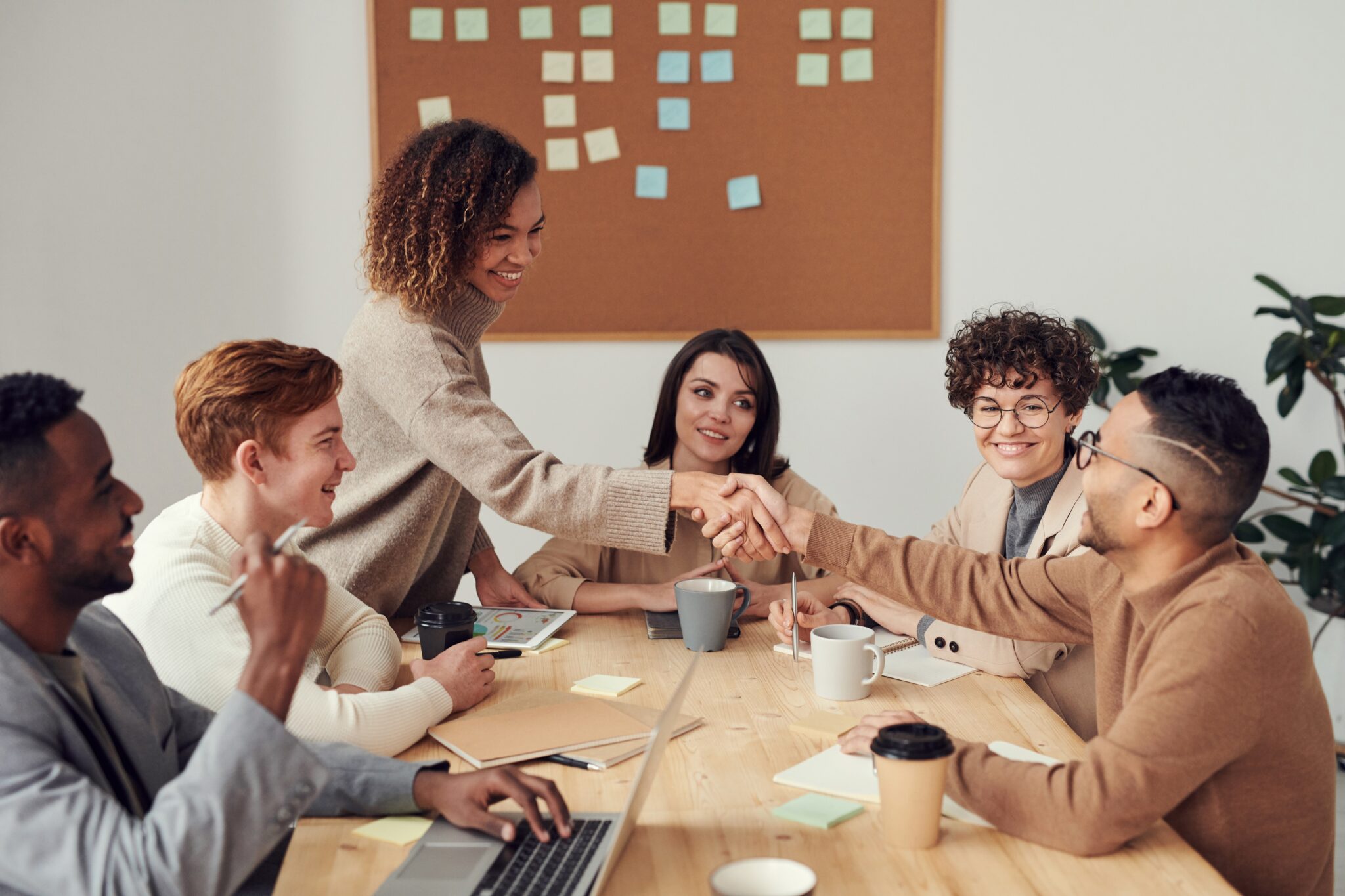 Group of people discussing about Guatemala's business culture 