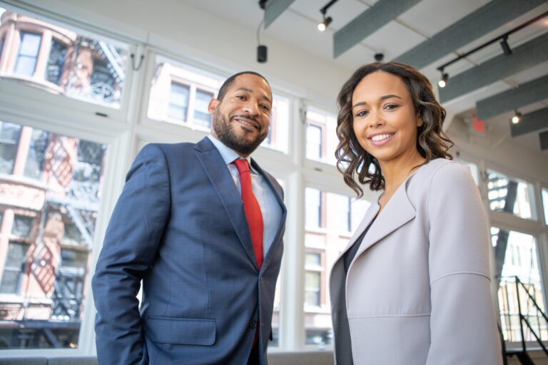 Dos agentes de formación de empresa