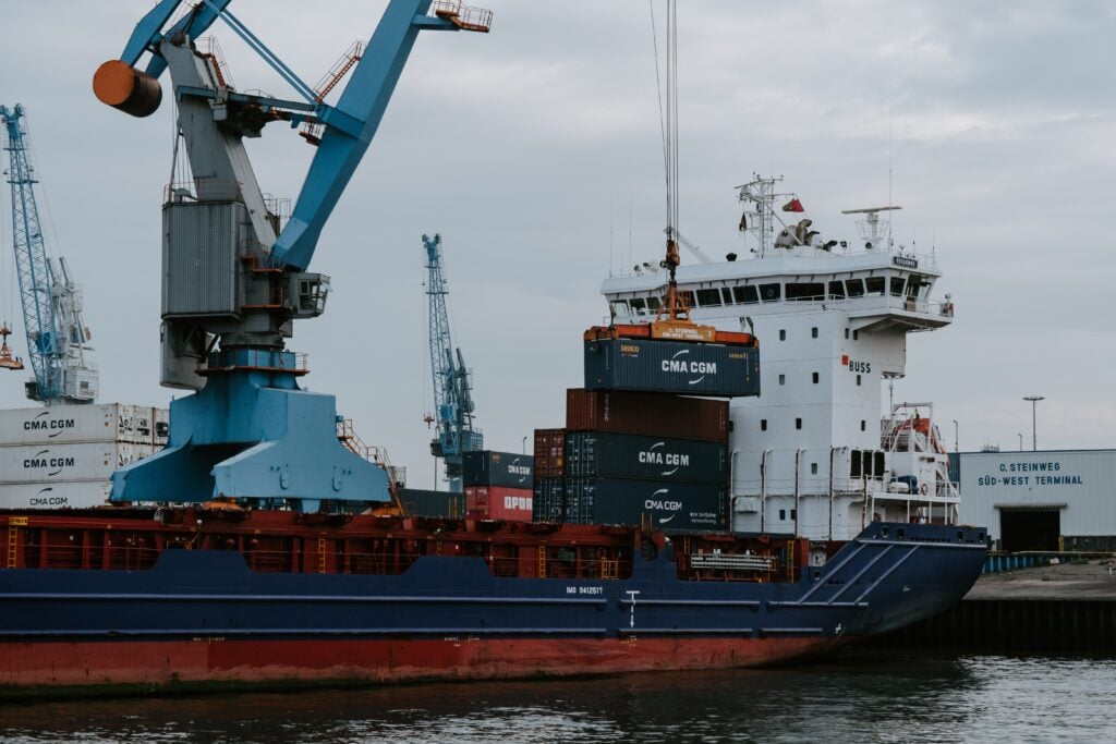Commercial ship with containers, representing product registration in Ecuador. 