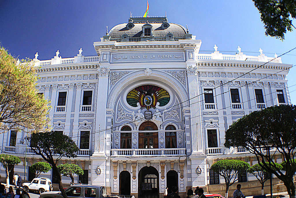Palácio do Governo Autônomo Departamental de Chuquisaca, localizado em Sucre, uma cidade popular entre os investidores estrangeiros que querem abrir uma filial na Bolívia. 