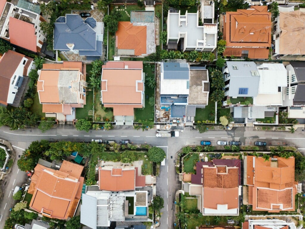 Residential houses, representing houses that would be bought by those who want to buy property in Brazil.