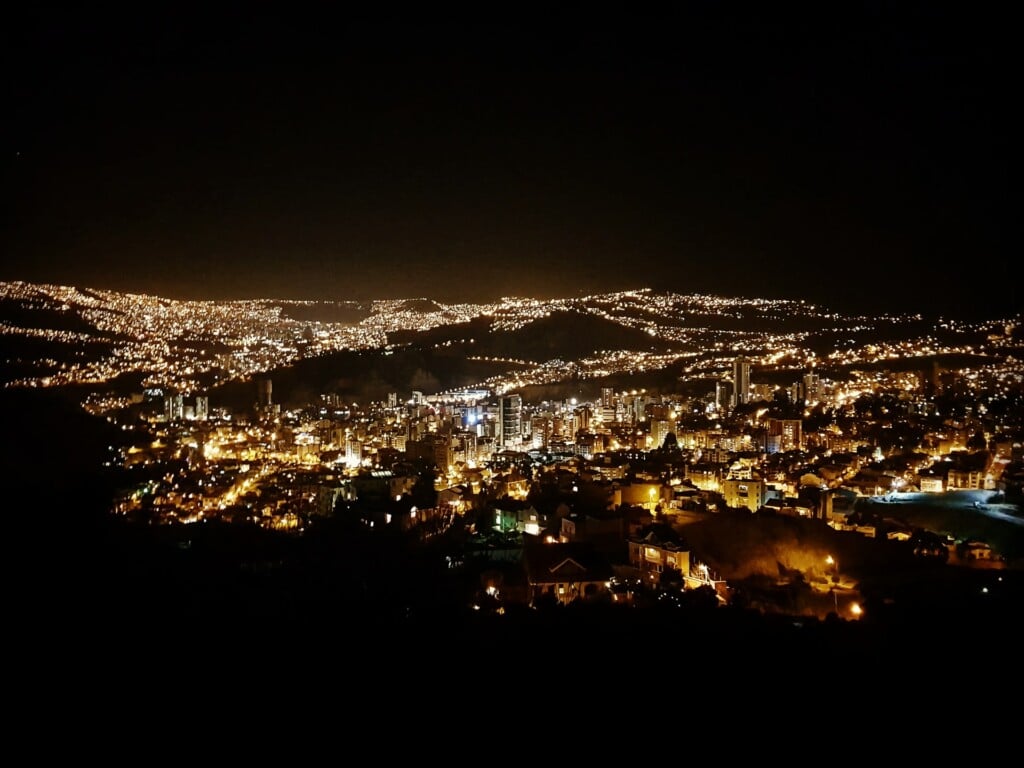 Vista sobre la ciudad de La Paz. Un buen lugar para hacer el registro de productos en Bolivia.