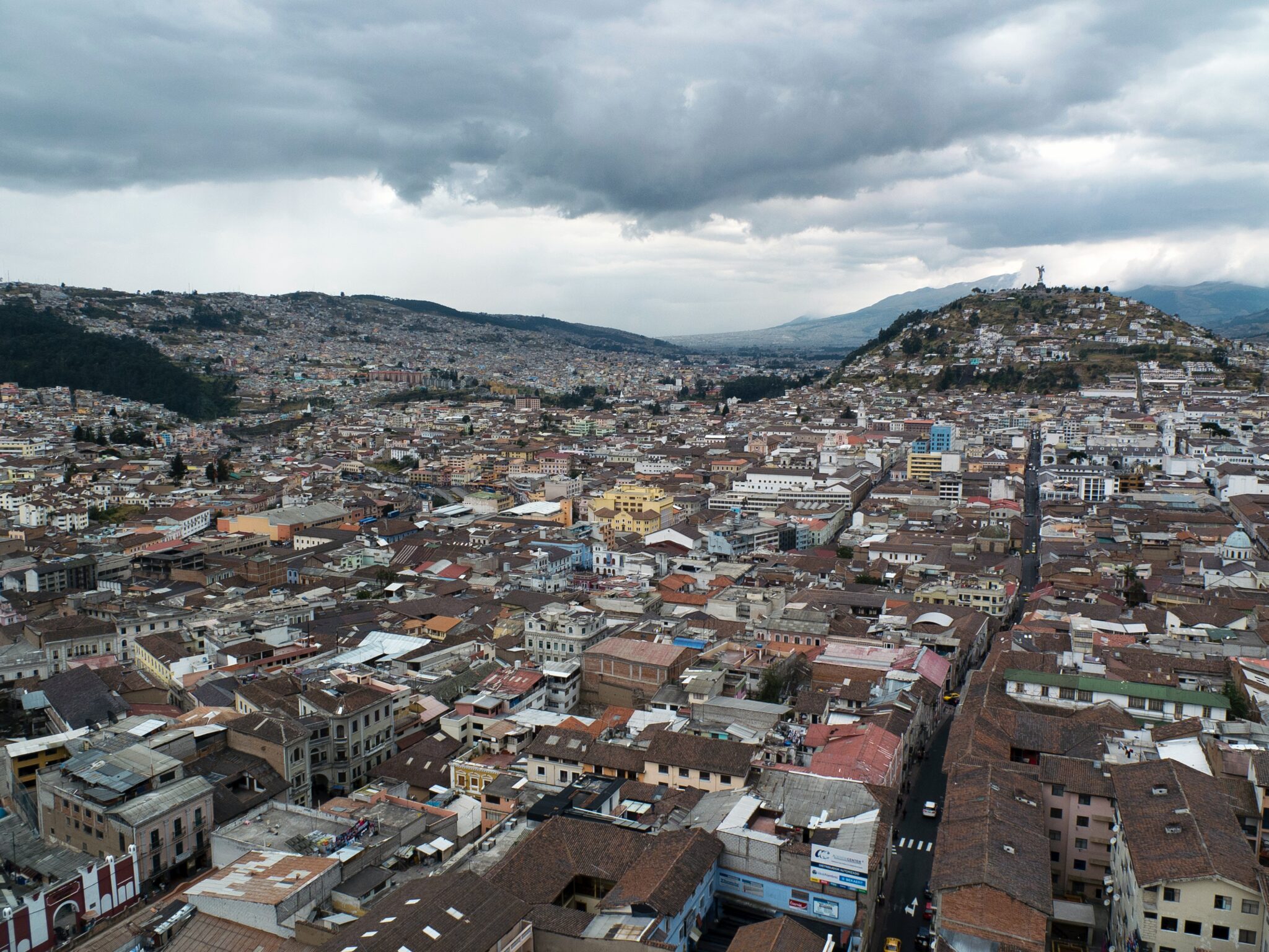 Vista aérea de Quito, capital de Ecuador, ciudad donde se puede encontrar una firma contable corporativa en Ecuador.