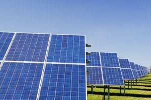 A photo of a solar power plant representing the green investment opportunities to be found in Colombia (photo: Zbynek Burival / Unsplash)