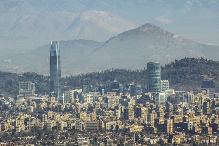 Una foto del centro de Santiago, capital de Chile y centro neurálgico de las inversiones