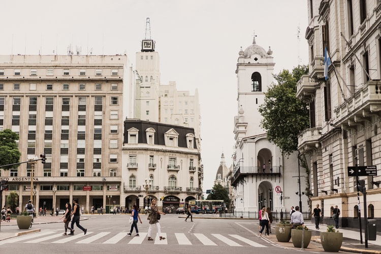 Buenos Aires, la capital de Argentina, donde tienen su sede muchos bufetes de abogados que podrán ayudarle a navegar por el derecho de sociedades