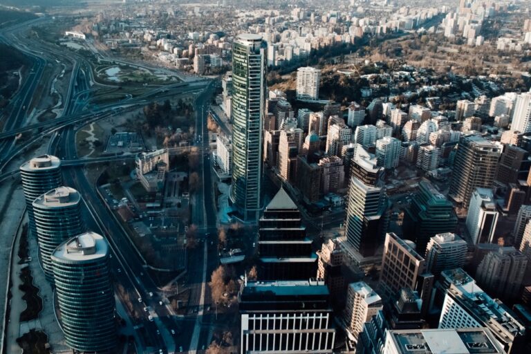 Un mapa de Chile y de algunas de sus principales ciudades, donde puede estar interesado en iniciar un negocio.