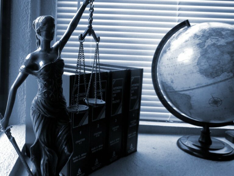 A stock image of a lady justice statue to accompany a guide to employment law in Uruguay