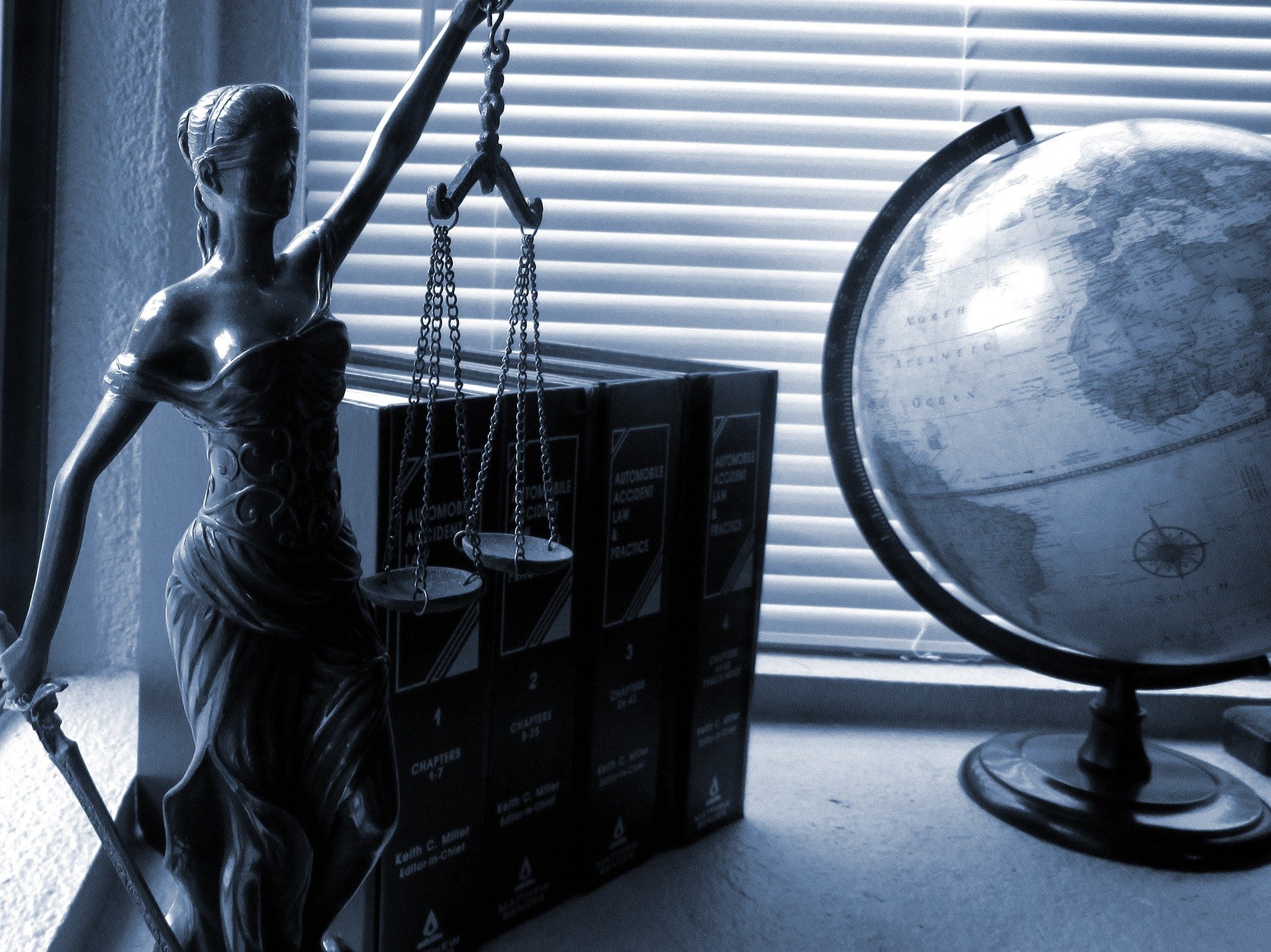 A stock image of a lady justice statue to accompany a guide to employment law in Uruguay