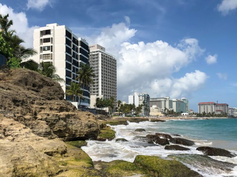 Altlantic Beach en San Juan, Puerto Rico, donde tal vez desee constituir una empresa.