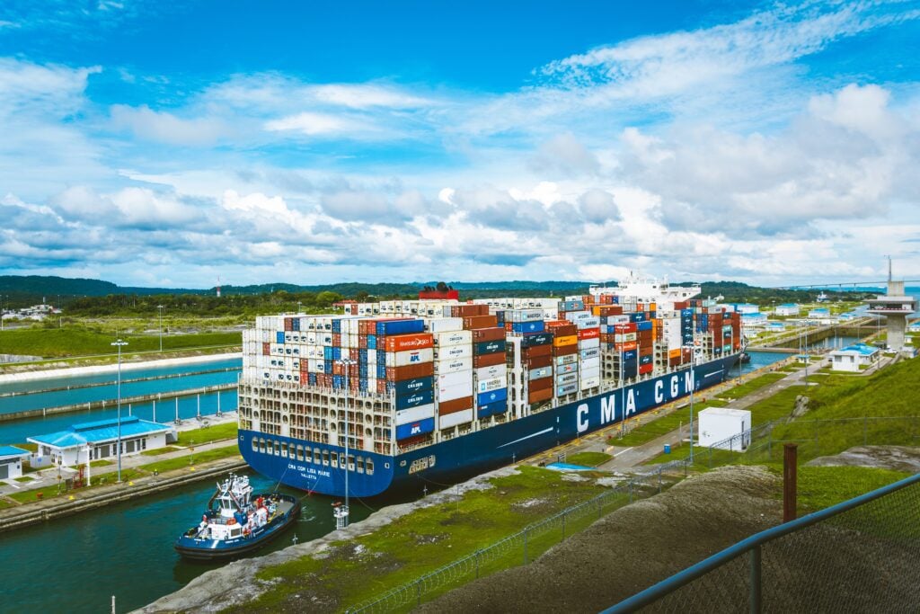 Imagen de archivo de un barco que viaja por el Canal de Panamá, donde una nueva Clasificación Verde de Buques pretende reducir considerablemente las emisiones de gases de efecto invernadero.
