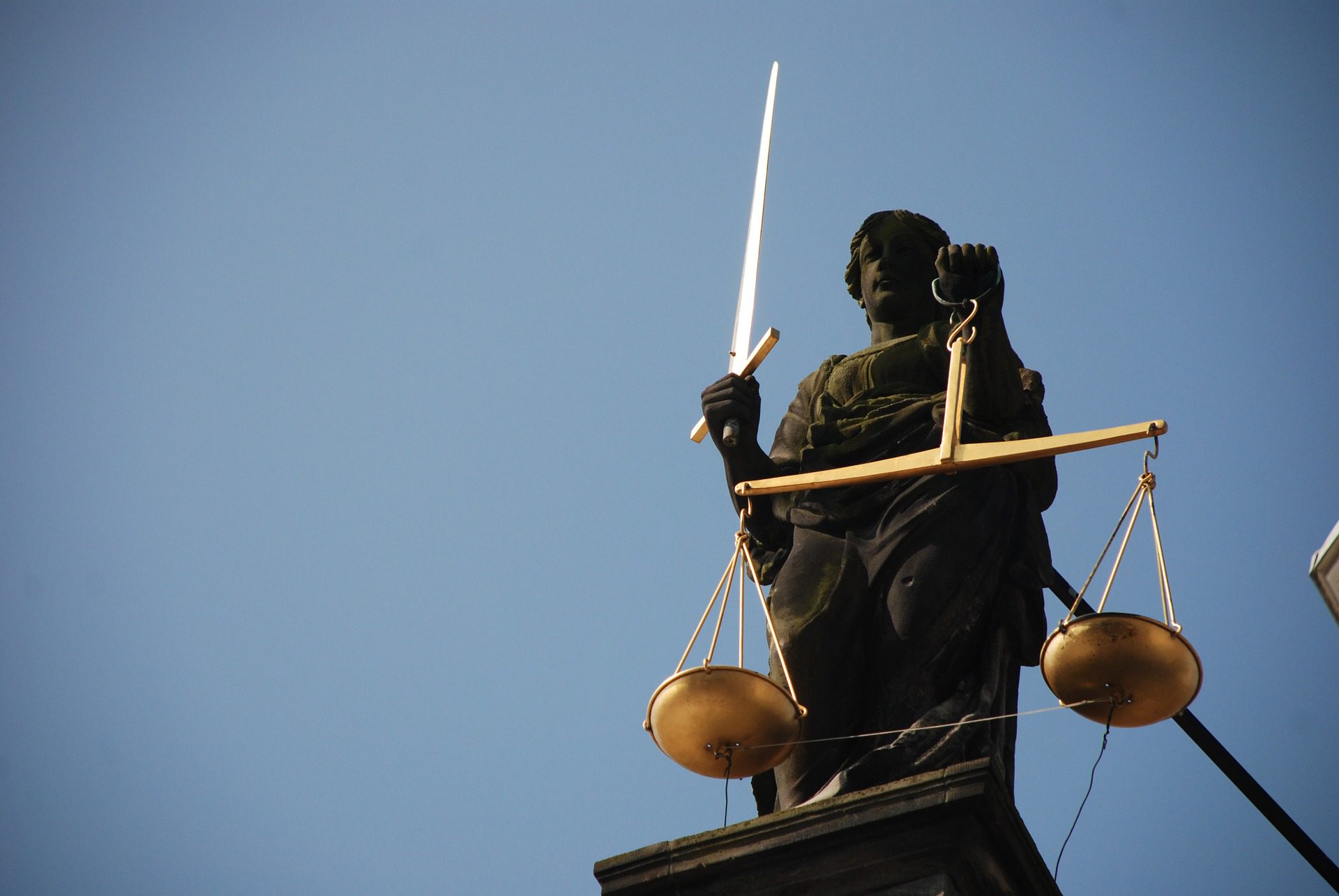 A stock image of a lady justice statue, main image for employment law in Mexico article