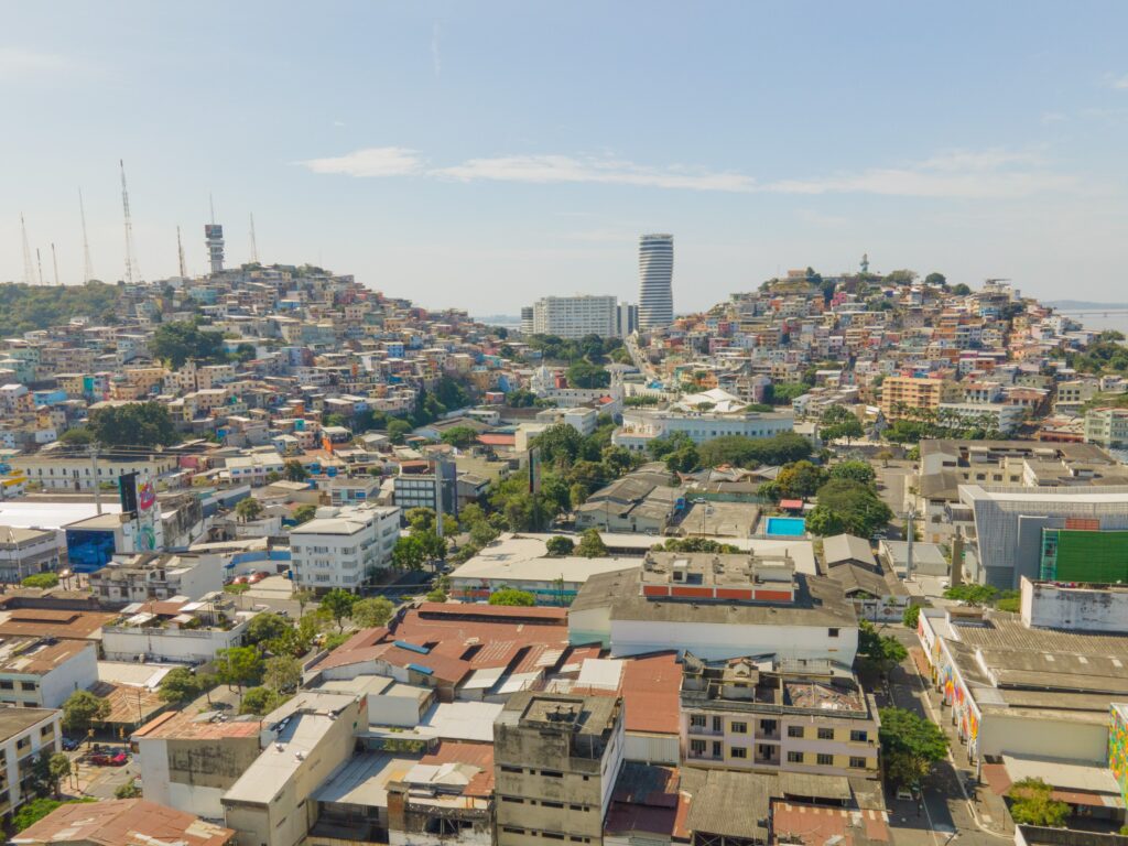 Imagen de archivo de Guayaquil, el principal puerto y la ciudad más poblada de Ecuador. La mayoría de los plátanos de Ecuador que se exportan pasan por el puerto.