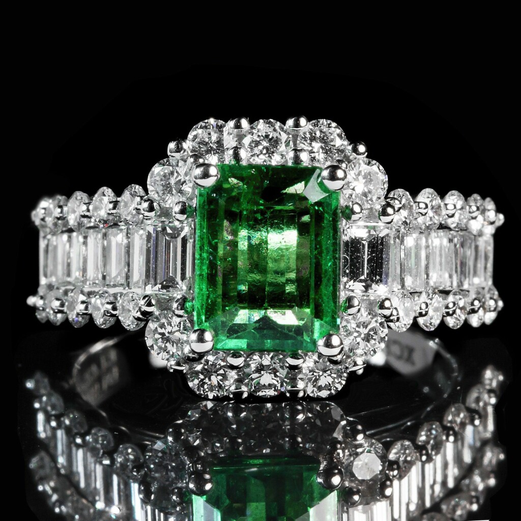 A stock image of a ring with an emerald to accompany article on 2021 exports of Colombian emeralds