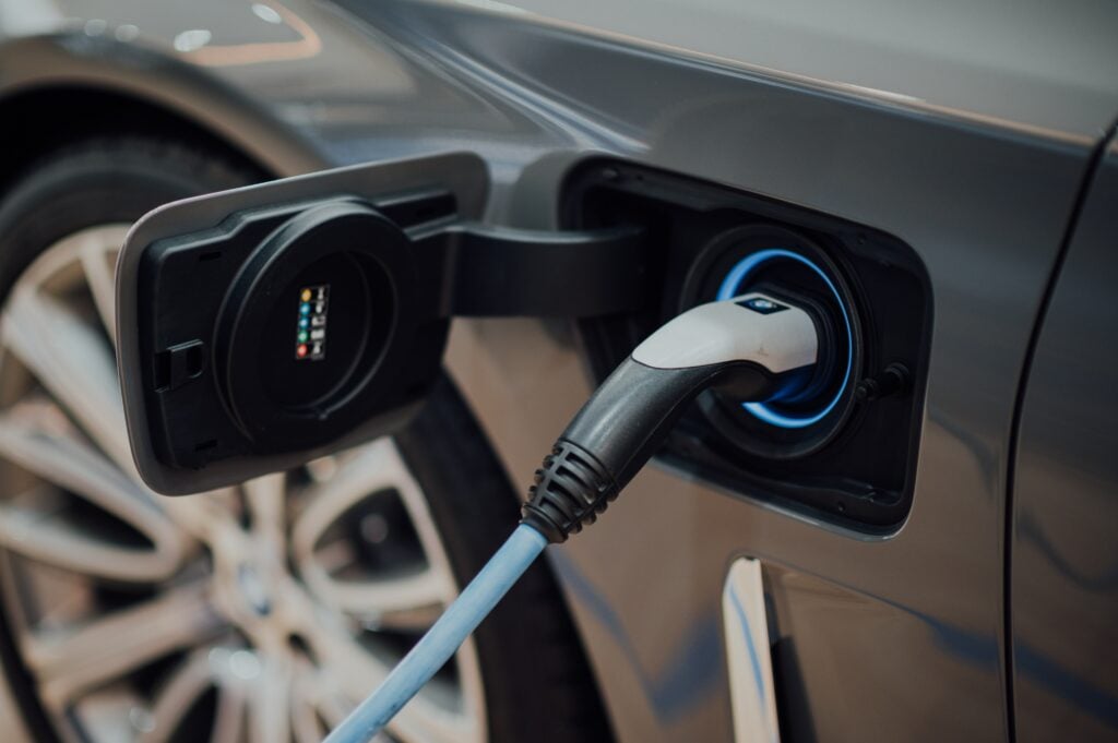 Stock image of an electric vehicle being charged to accompany article on new law promoting electric transport and sustainability in Panama.