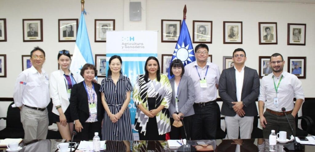 Photo taken from Facebook of Taiwanese delegation members meeting Honduran officials