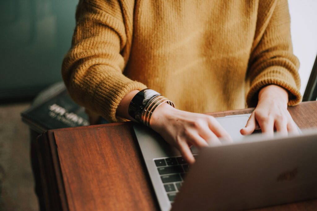 A stock photo to represent a tech worker that you could find with the help of the best headhunters in Mexico City.