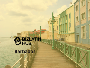 Um calçadão repleto de edifícios coloridos se estende ao longo de uma orla sob um céu nublado. O logotipo e o texto “BizLatin Hub” e “company formation in Barbados” estão sobrepostos no lado esquerdo da imagem.