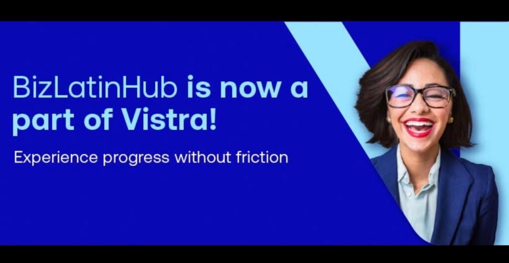 Una mujer sonriente sobre fondo azul anunciando que BizLatinHub forma parte ahora del grupo Vistra
